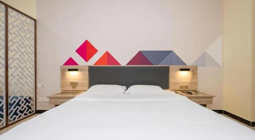 Bed in Borrman Hotel Guilin High-speed Railway North Station Evergrande Plaza