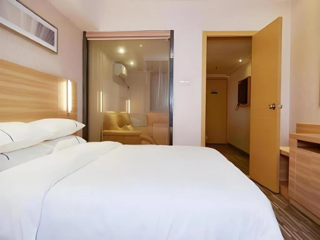 Bed in City Comfort Inn Guangzhou Luyuan Road Taojin Metro Station