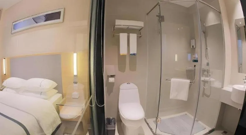 Bed in City Comfort Inn Guangzhou Luyuan Road Taojin Metro Station