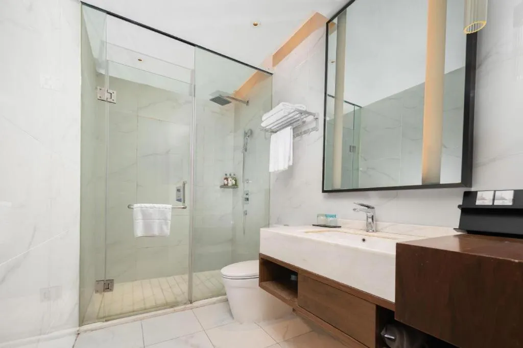 Borrman Hotel Qianjiang High-speed Railway Station Lobster City