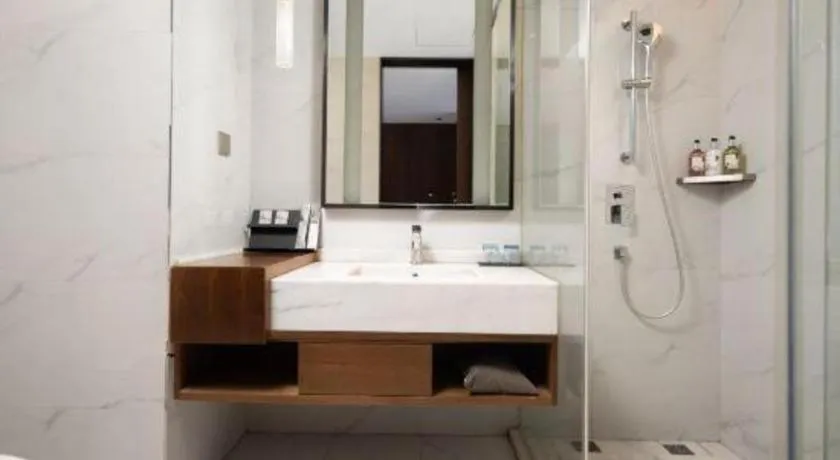 Borrman Hotel Qianjiang High-speed Railway Station Lobster City