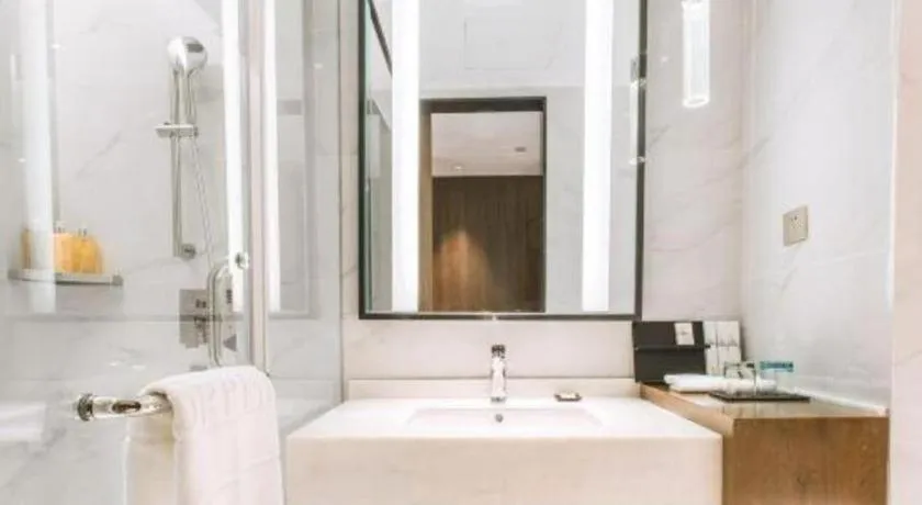 Bed in Borrman Hotel Qianjiang High-speed Railway Station Lobster City