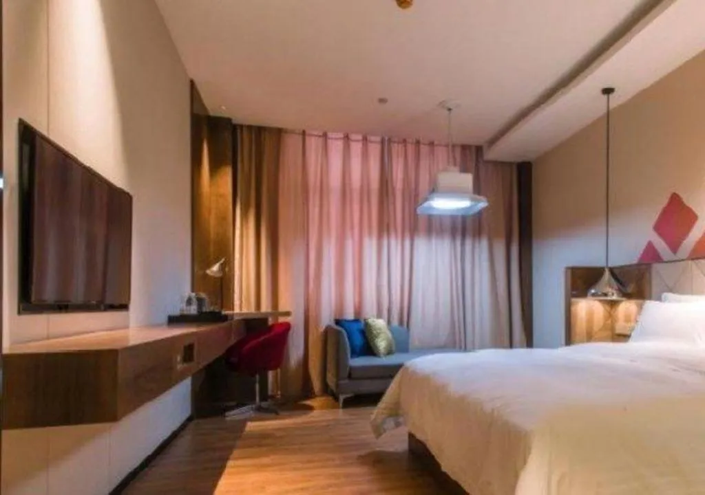 Bed in Borrman Hotel Qianjiang High-speed Railway Station Lobster City