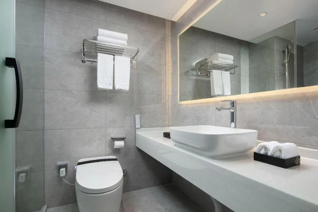 Borrman Hotel Qianjiang High-speed Railway Station Lobster City