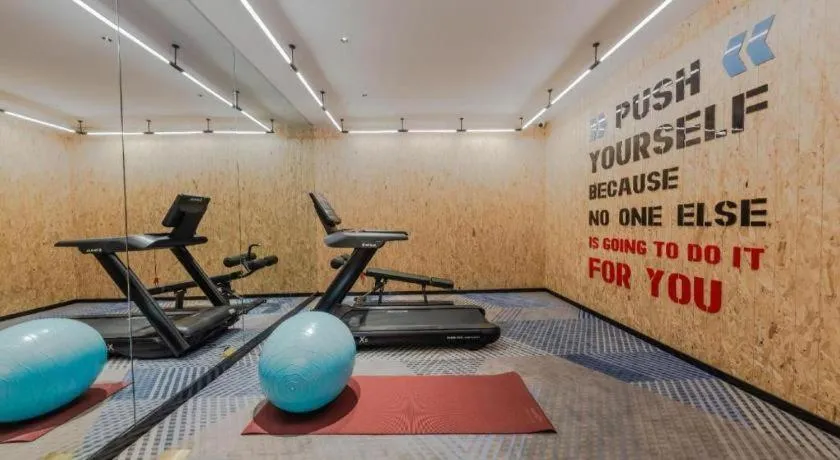 Borrman Hotel Qianjiang High-speed Railway Station Lobster City