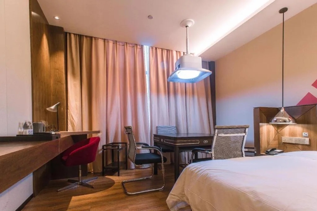 Bed in Borrman Hotel Qianjiang High-speed Railway Station Lobster City