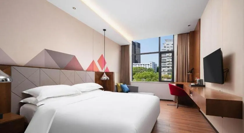 Bed in Borrman Hotel Qianjiang High-speed Railway Station Lobster City