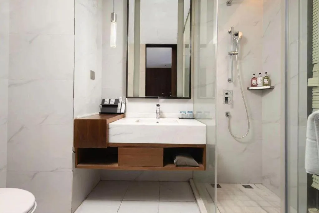 Borrman Hotel Qianjiang High-speed Railway Station Lobster City