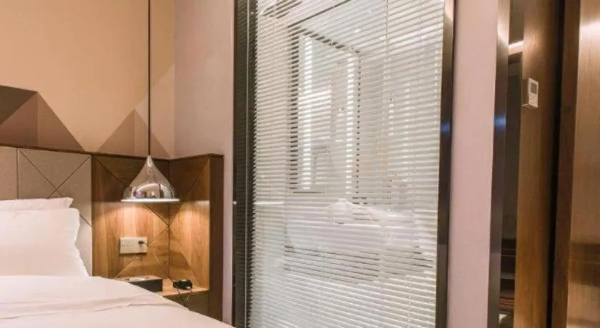 Bed in Borrman Hotel Qianjiang High-speed Railway Station Lobster City