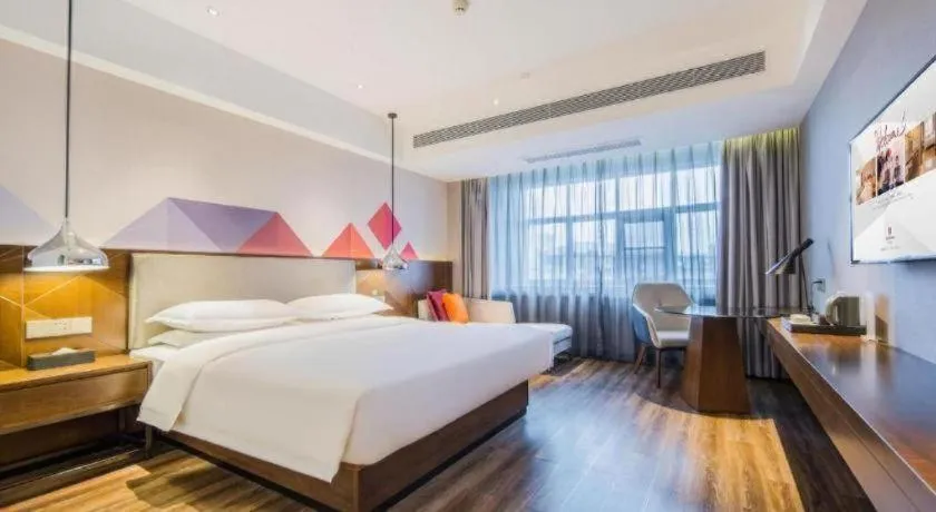 Bed in Borrman Hotel Qianjiang High-speed Railway Station Lobster City