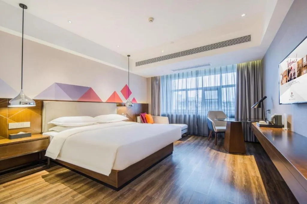 Bed in Borrman Hotel Qianjiang High-speed Railway Station Lobster City