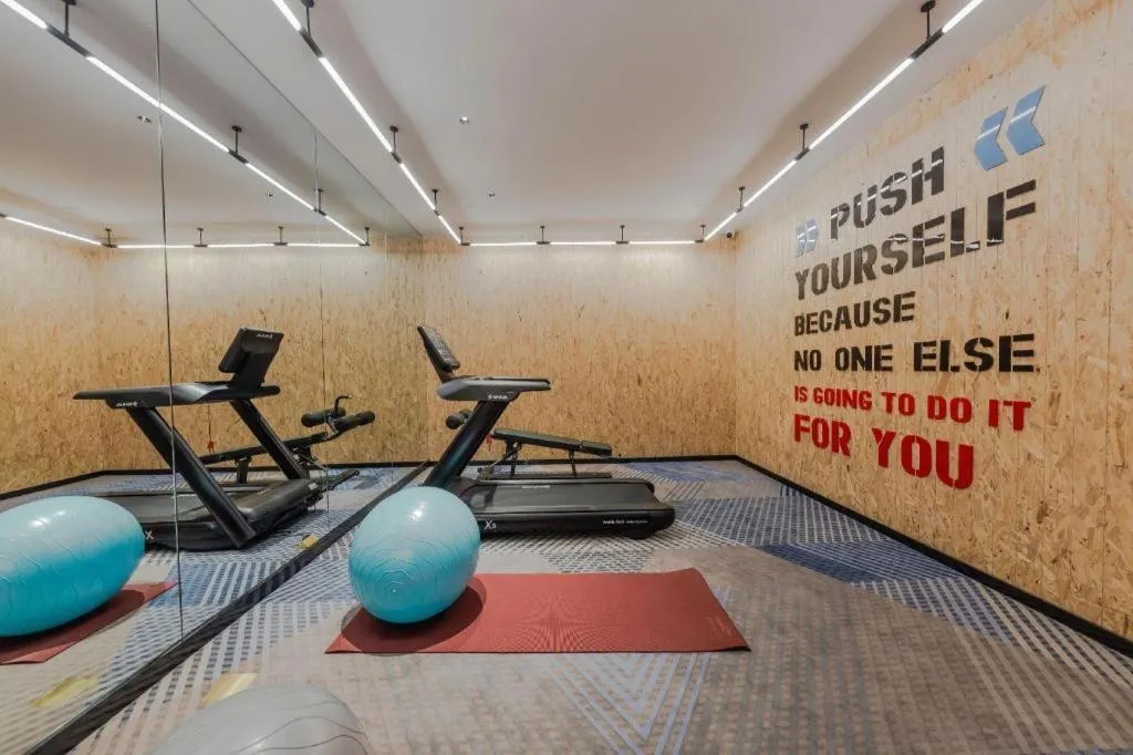 Borrman Hotel Qianjiang High-speed Railway Station Lobster City