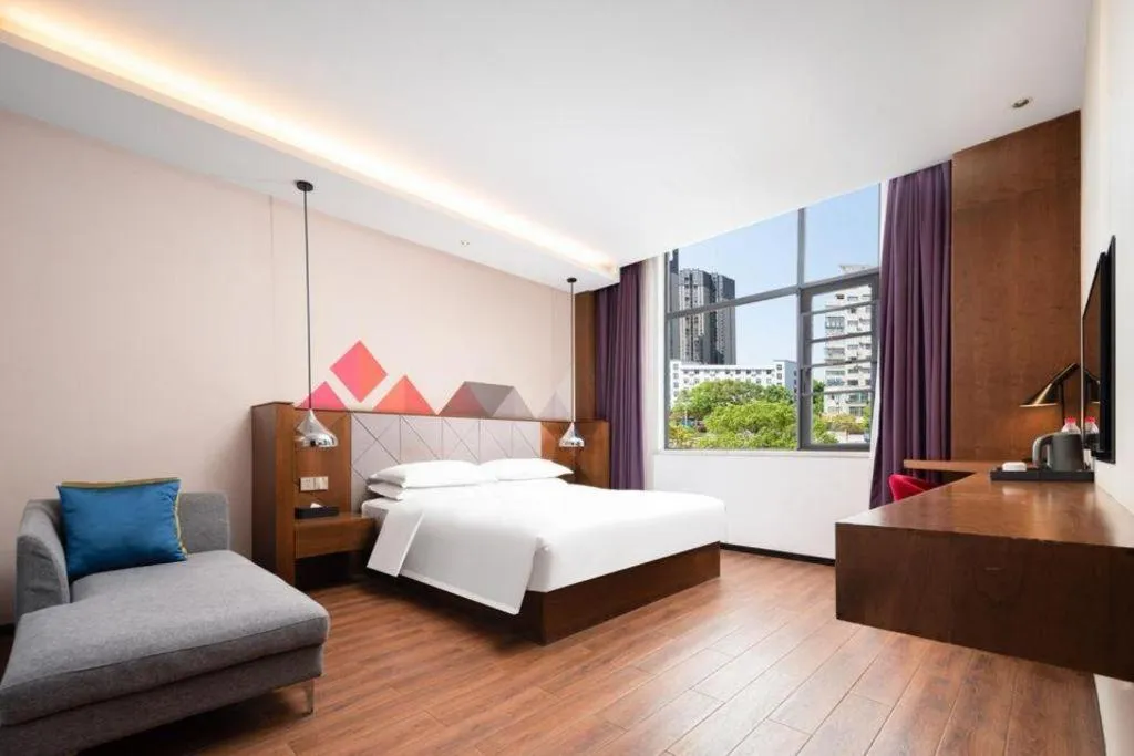 Bed in Borrman Hotel Qianjiang High-speed Railway Station Lobster City