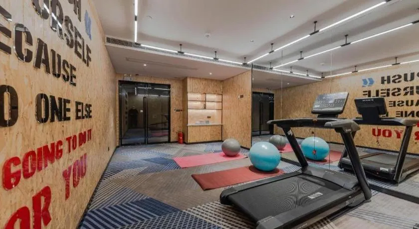 Borrman Hotel Qianjiang High-speed Railway Station Lobster City