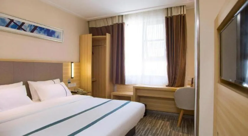 Bed in City Comfort Inn Guilin Xiangbi Mountain Park