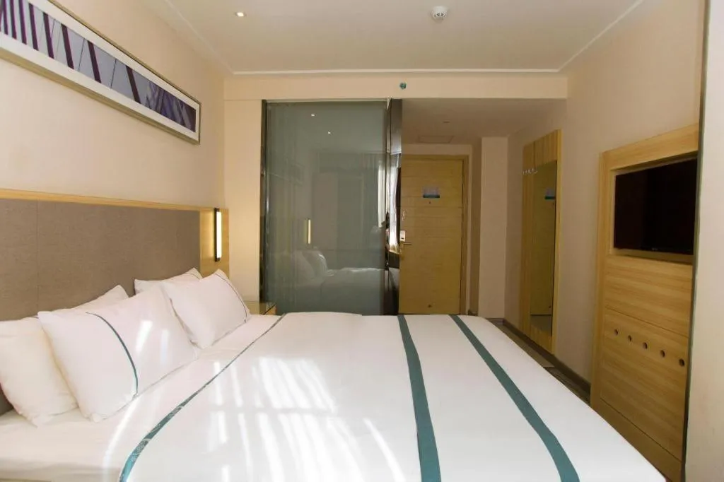 Bed in City Comfort Inn Guilin Xiangbi Mountain Park