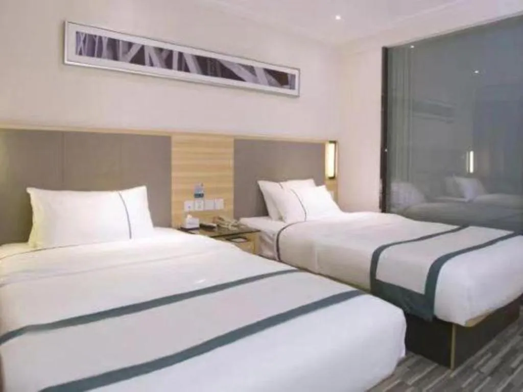 Bed in City Comfort Inn Guilin Xiangbi Mountain Park