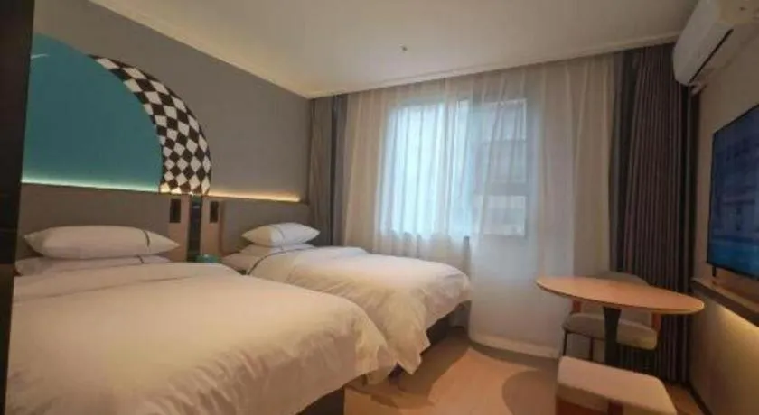 Bed in City Comfort Inn Guilin Xiangbi Mountain Park