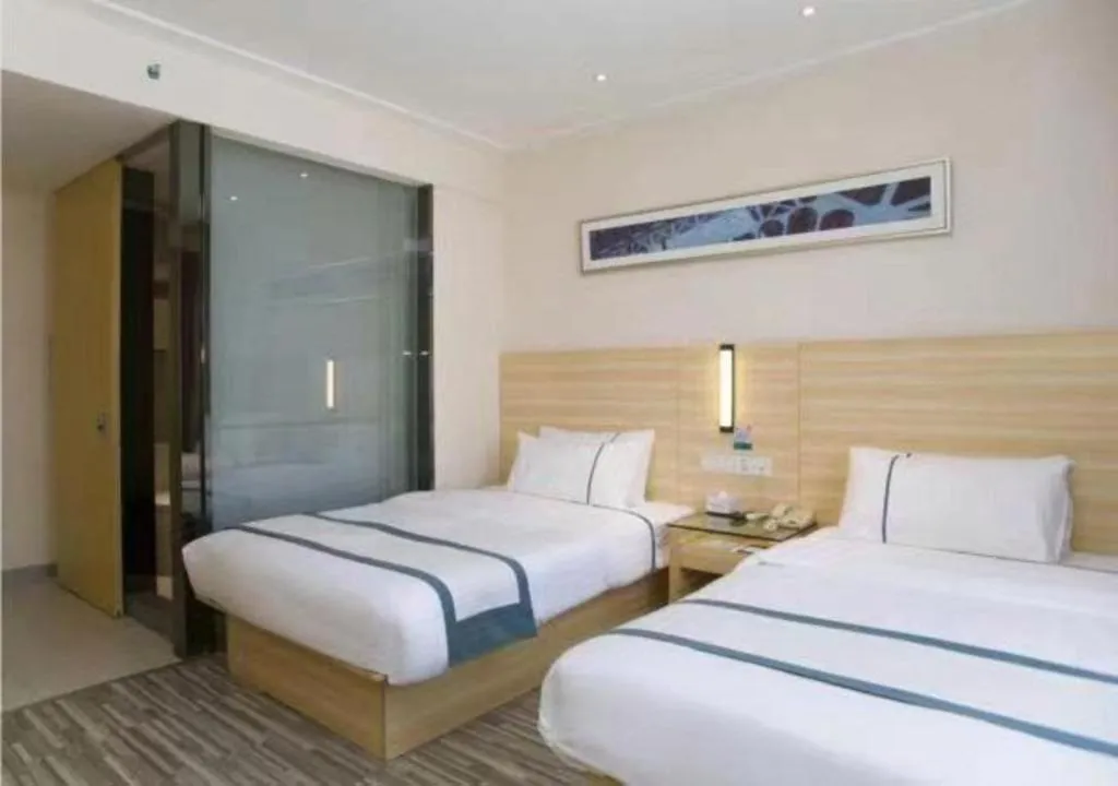 Bed in City Comfort Inn Guilin Xiangbi Mountain Park