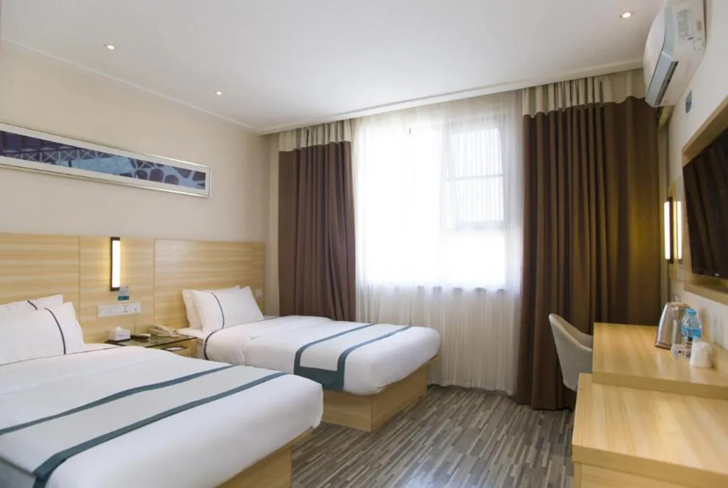 Bed in City Comfort Inn Guilin Xiangbi Mountain Park