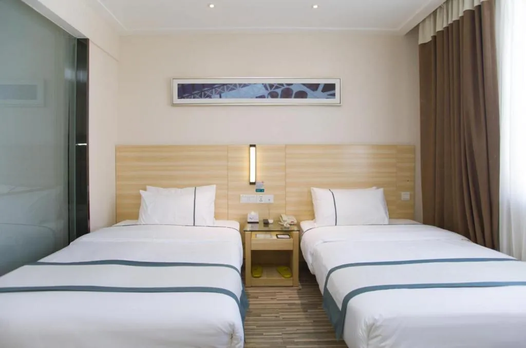 Bed in City Comfort Inn Guilin Xiangbi Mountain Park