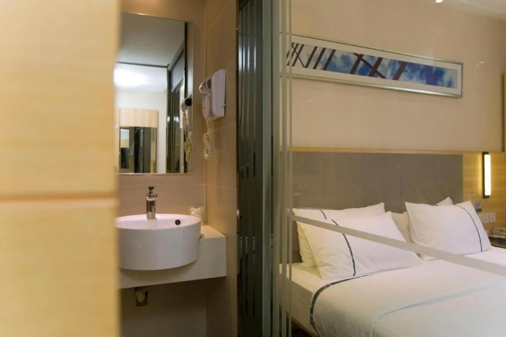 Bed in City Comfort Inn Guilin Xiangbi Mountain Park