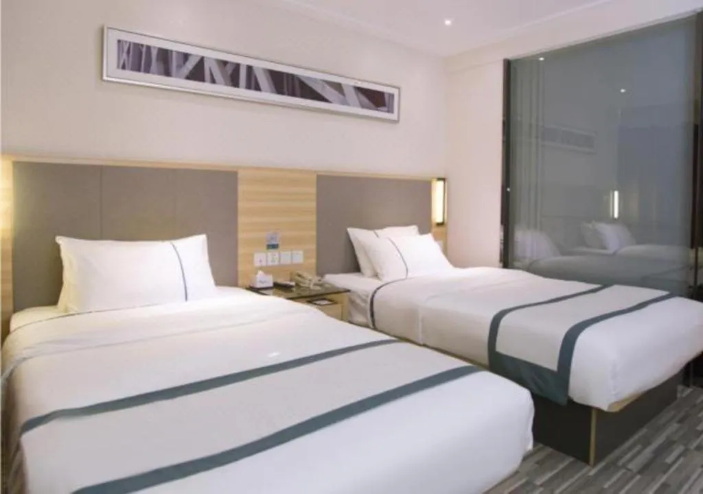 Bed in City Comfort Inn Guilin Xiangbi Mountain Park