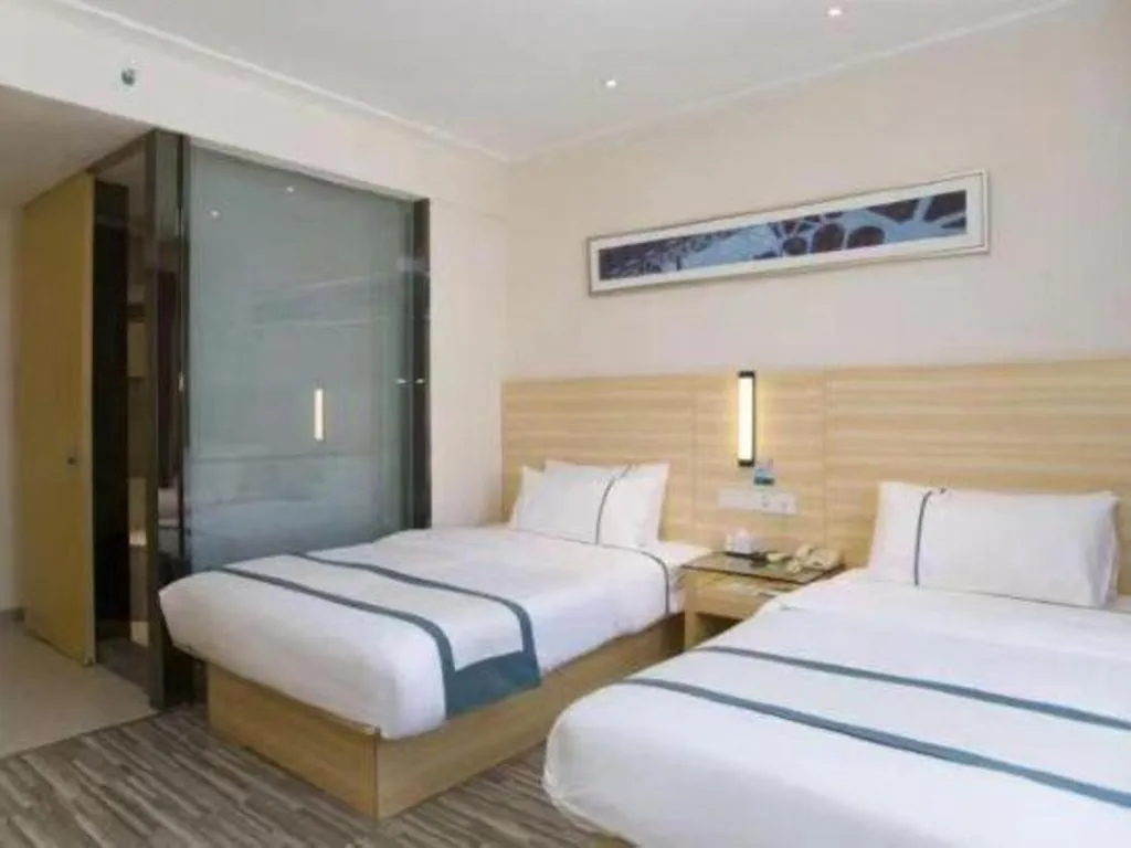 Bed in City Comfort Inn Guilin Xiangbi Mountain Park