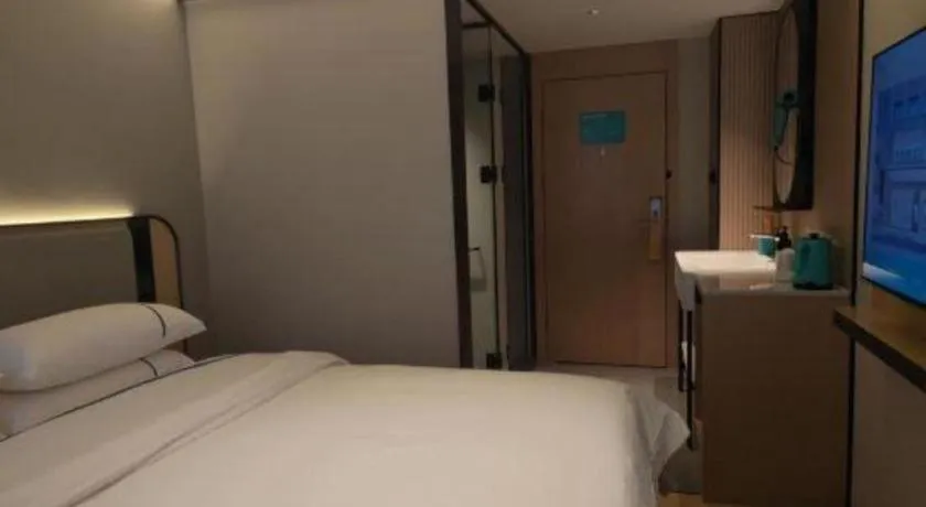 Bed in City Comfort Inn Guilin Xiangbi Mountain Park