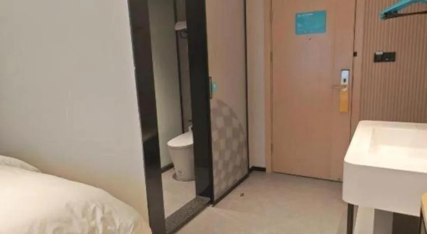 Bed in City Comfort Inn Guilin Xiangbi Mountain Park