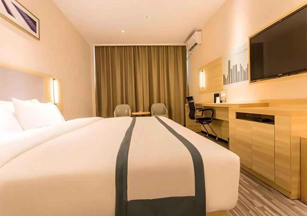 Bed in City Comfort Inn Liuzhou High-speed Railway Station Entrance