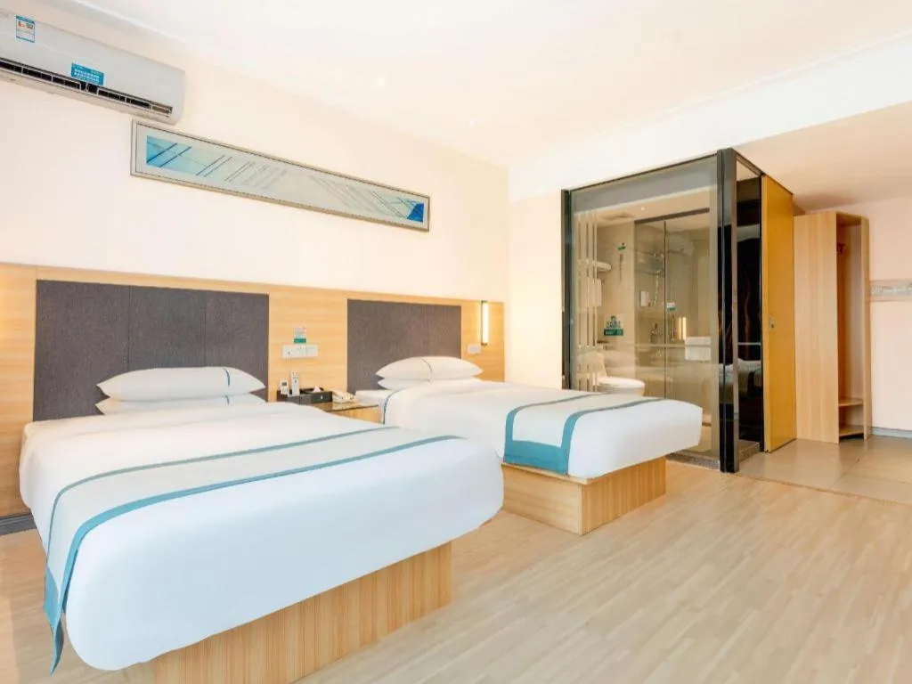 Bed in City Comfort Inn Liuzhou High-speed Railway Station Entrance