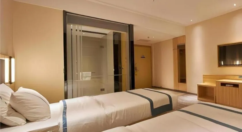 Bed in City Comfort Inn Liuzhou High-speed Railway Station Entrance