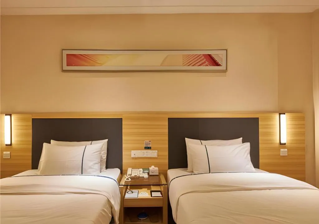 Bed in City Comfort Inn Liuzhou High-speed Railway Station Entrance