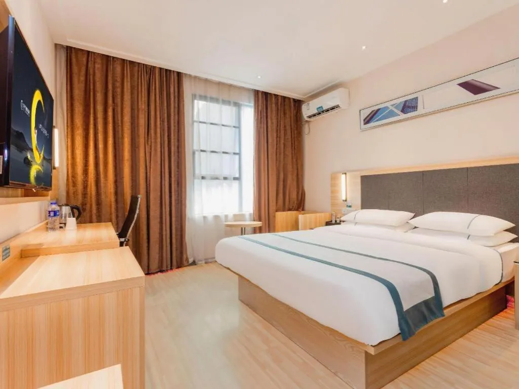 Bed in City Comfort Inn Liuzhou High-speed Railway Station Entrance