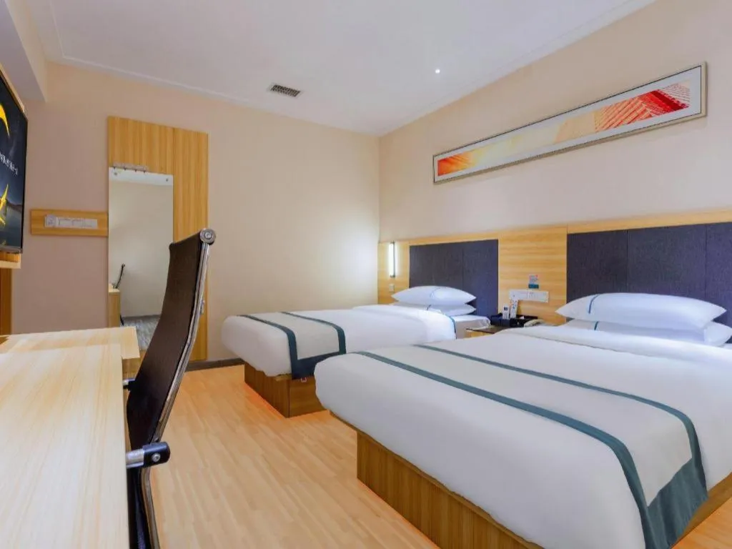 Bed in City Comfort Inn Liuzhou High-speed Railway Station Entrance