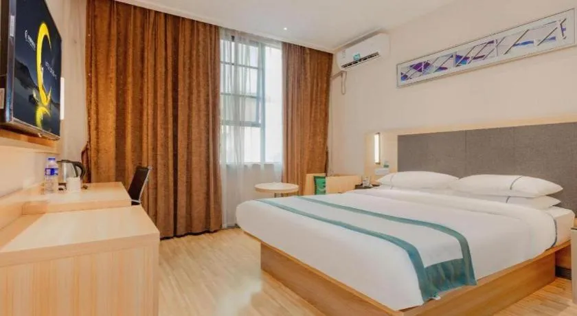 Bed in City Comfort Inn Liuzhou High-speed Railway Station Entrance