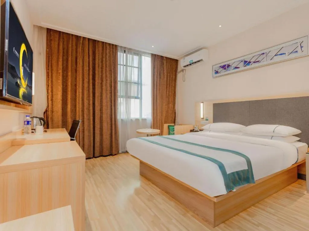 Bed in City Comfort Inn Liuzhou High-speed Railway Station Entrance