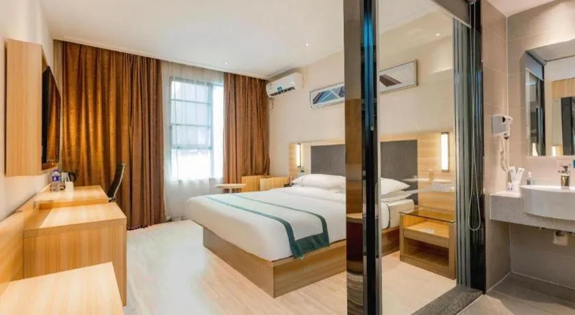 Bed in City Comfort Inn Liuzhou High-speed Railway Station Entrance