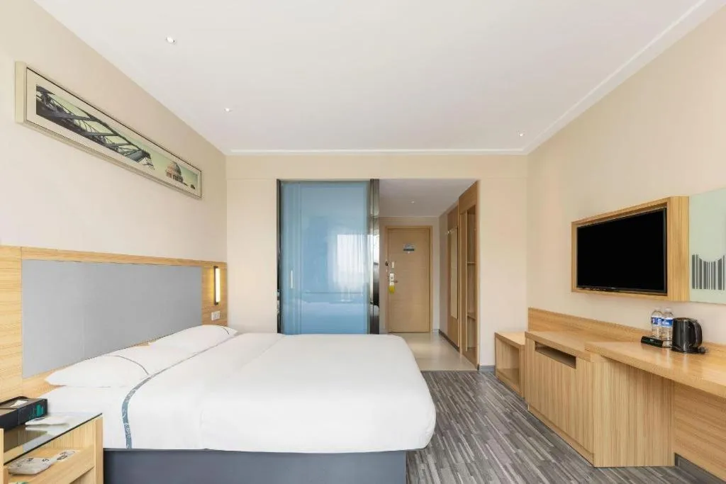 Bed in City Comfort Inn Fangcheng Qunxing Avenue