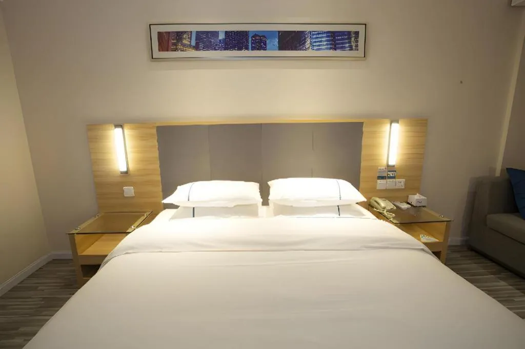 Bed in City Comfort Inn Huanggang Tuanfeng Passenger