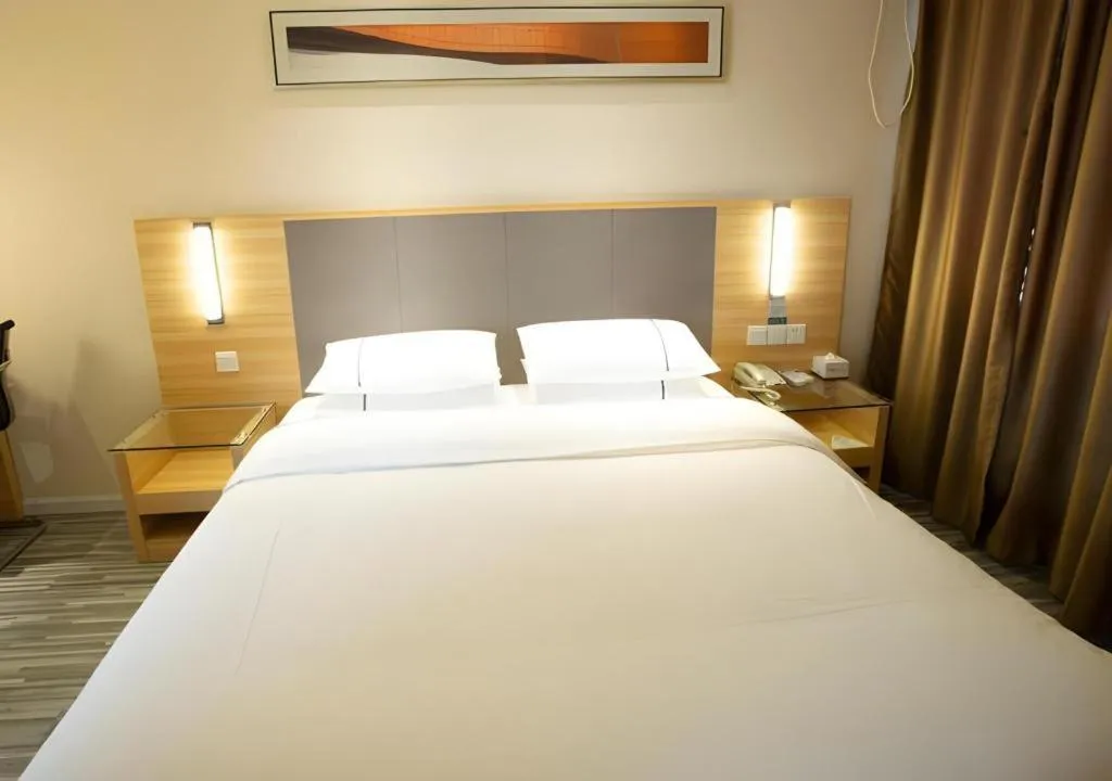 Bed in City Comfort Inn Huanggang Tuanfeng Passenger