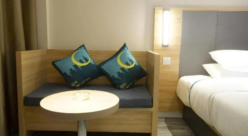 Bed in City Comfort Inn Huanggang Tuanfeng Passenger