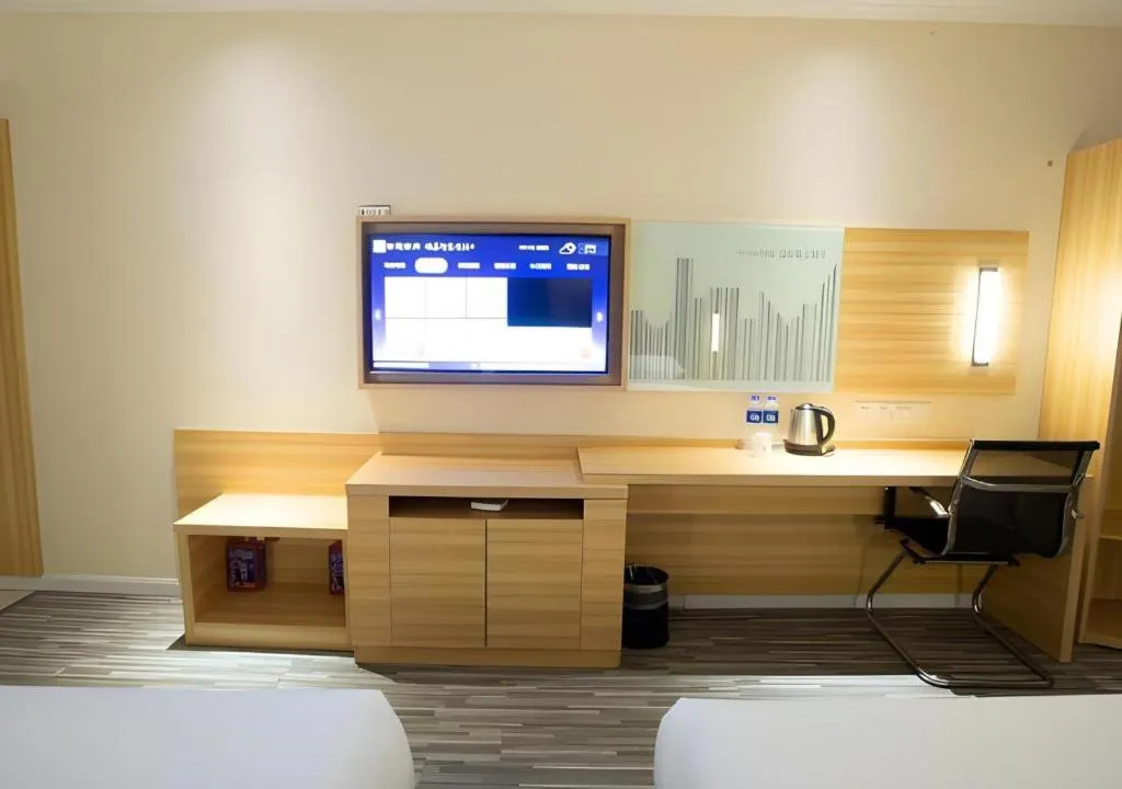 Bed in City Comfort Inn Huanggang Tuanfeng Passenger