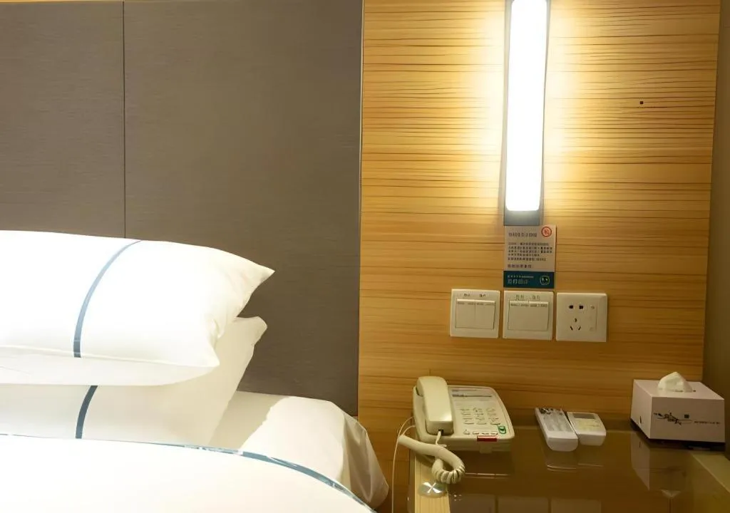 Bed in City Comfort Inn Huanggang Tuanfeng Passenger