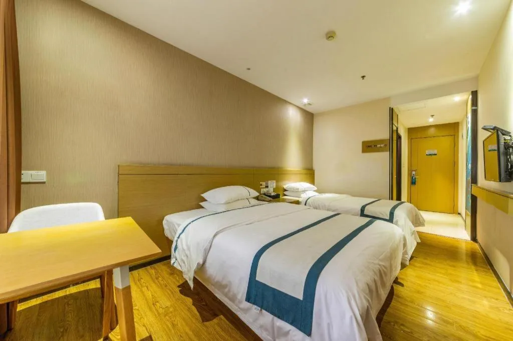 Bed in City Comfort Inn Zhuhai Qinglv Middle Road Riyuebei Grand Theater