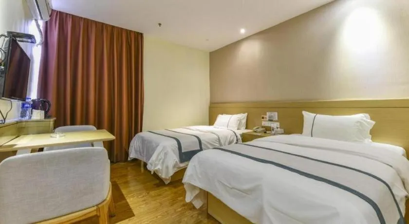 Bed in City Comfort Inn Zhuhai Qinglv Middle Road Riyuebei Grand Theater