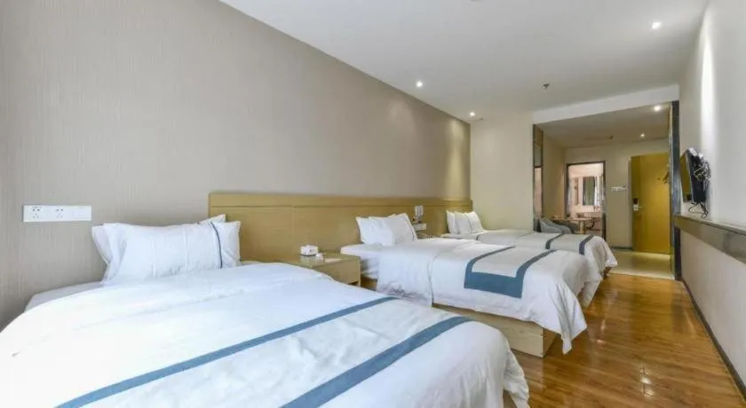 Bed in City Comfort Inn Zhuhai Qinglv Middle Road Riyuebei Grand Theater