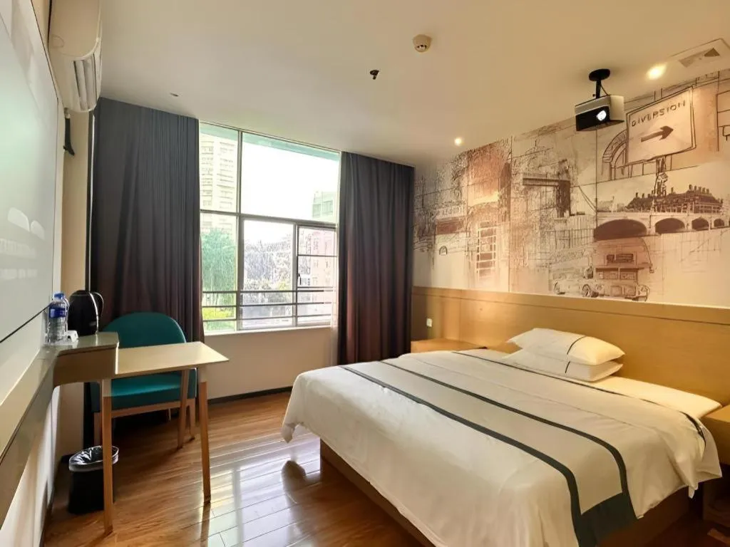 Bed in City Comfort Inn Zhuhai Qinglv Middle Road Riyuebei Grand Theater