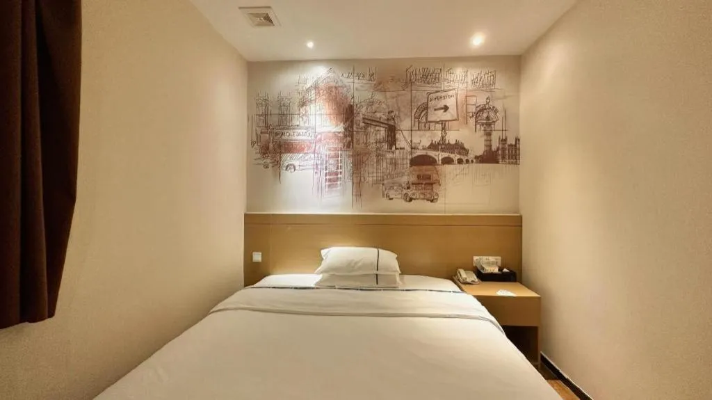 Bed in City Comfort Inn Zhuhai Qinglv Middle Road Riyuebei Grand Theater